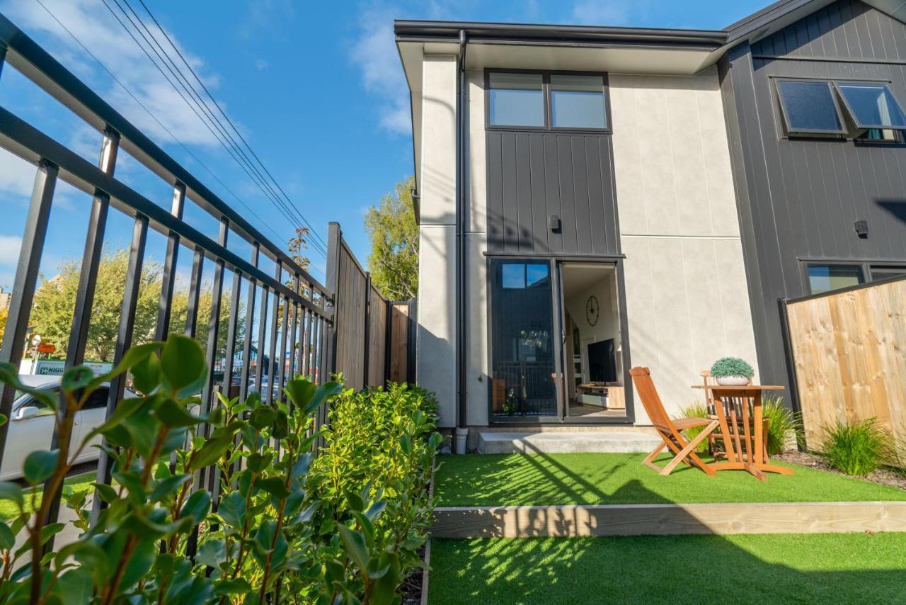 King Bed On Hagley Park Corner In The Cbd Apartment Christchurch Exterior foto