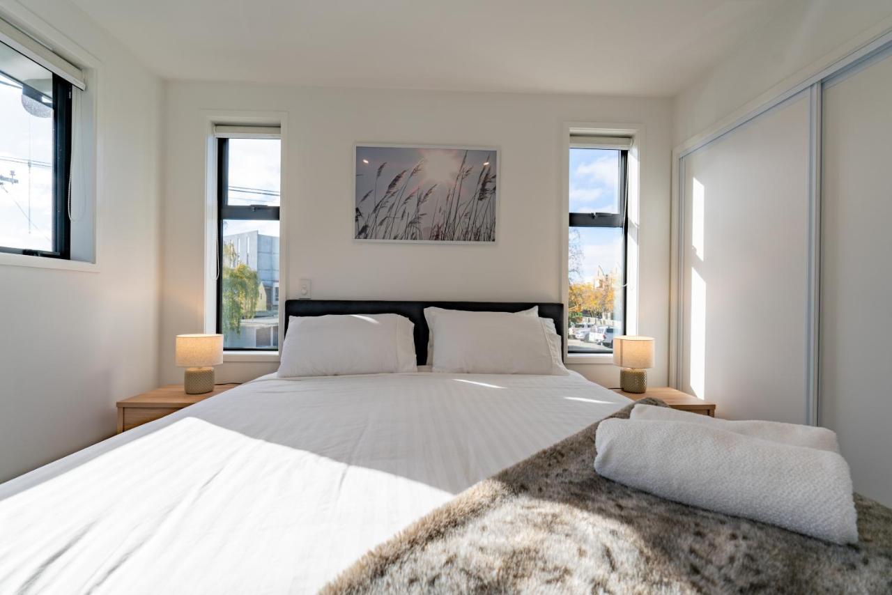 King Bed On Hagley Park Corner In The Cbd Apartment Christchurch Exterior foto