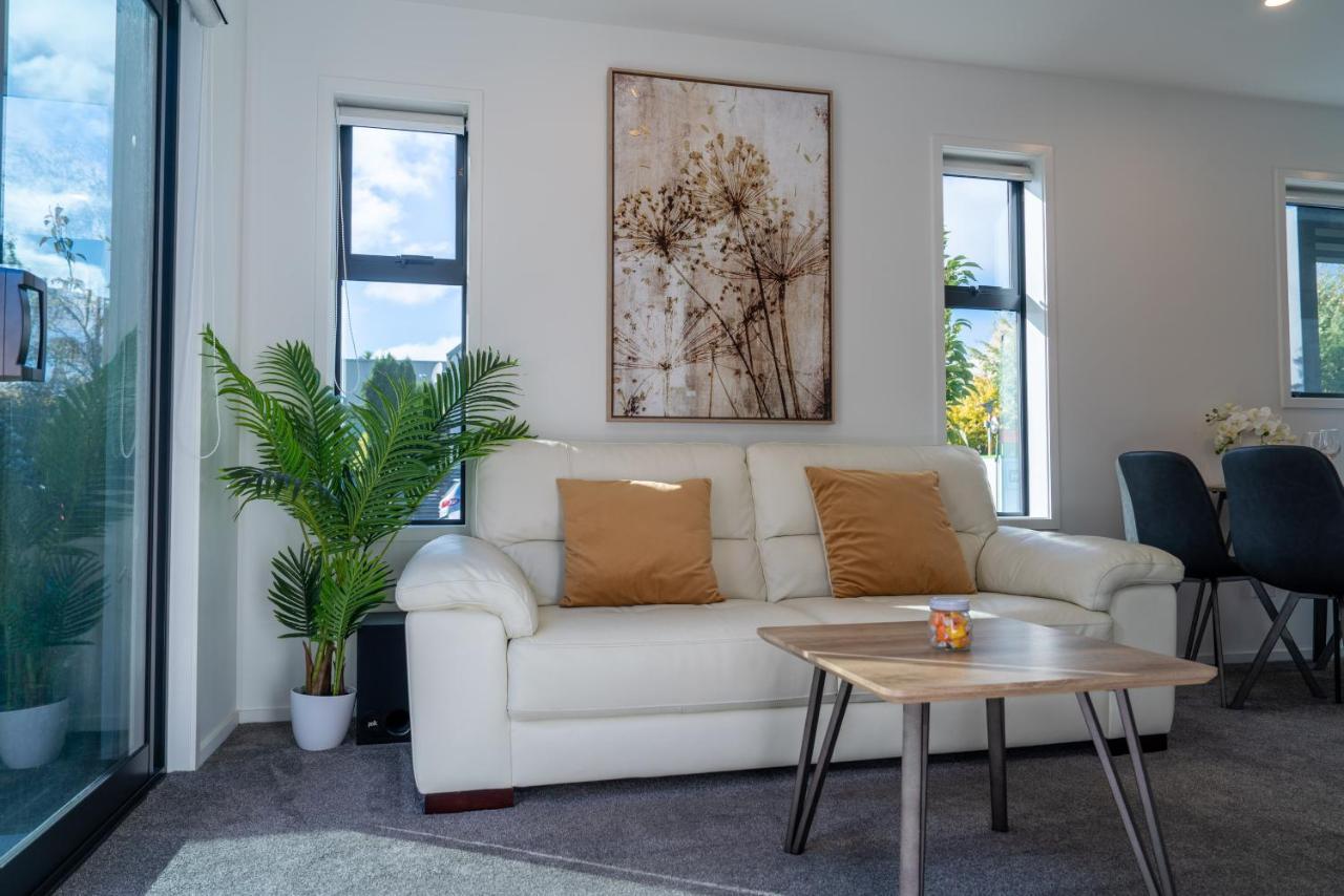 King Bed On Hagley Park Corner In The Cbd Apartment Christchurch Exterior foto