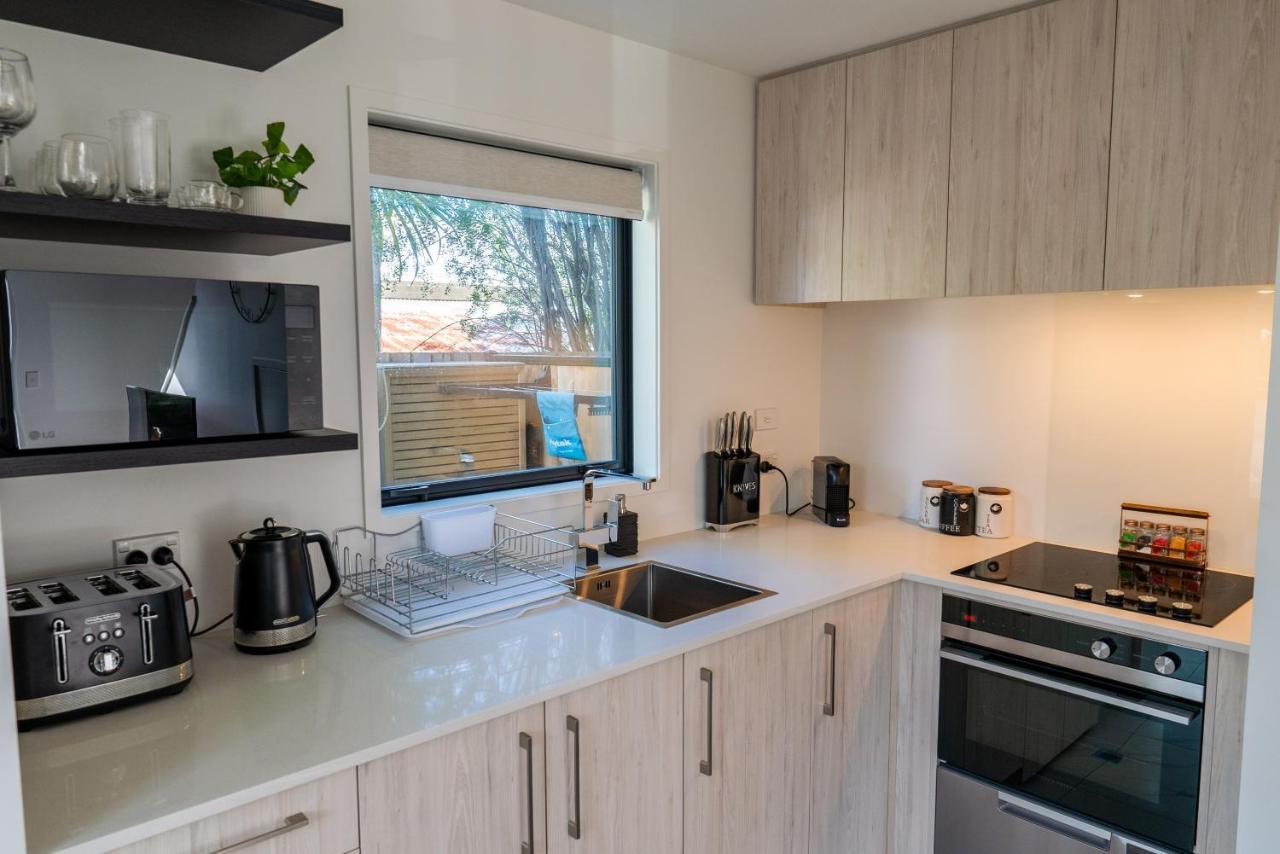 King Bed On Hagley Park Corner In The Cbd Apartment Christchurch Exterior foto