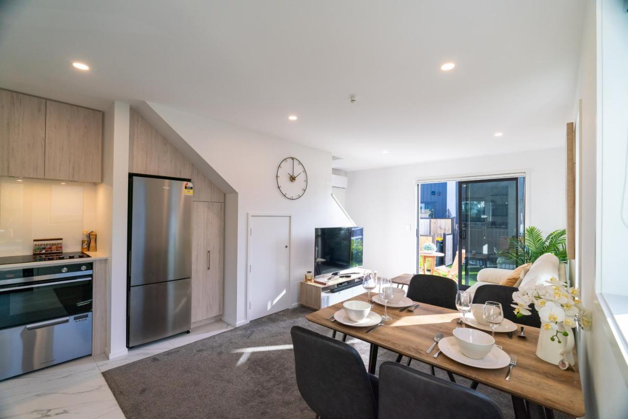 King Bed On Hagley Park Corner In The Cbd Apartment Christchurch Exterior foto