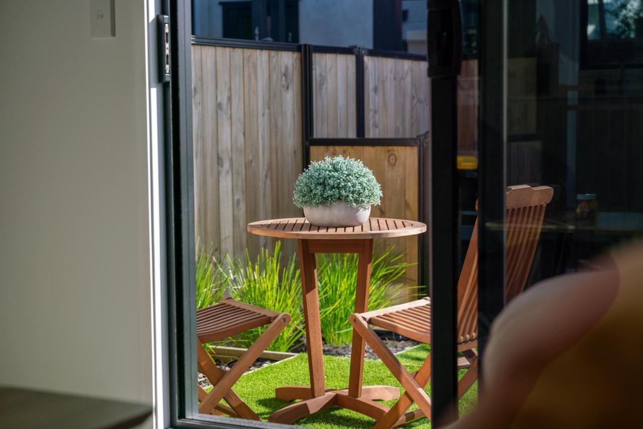 King Bed On Hagley Park Corner In The Cbd Apartment Christchurch Exterior foto