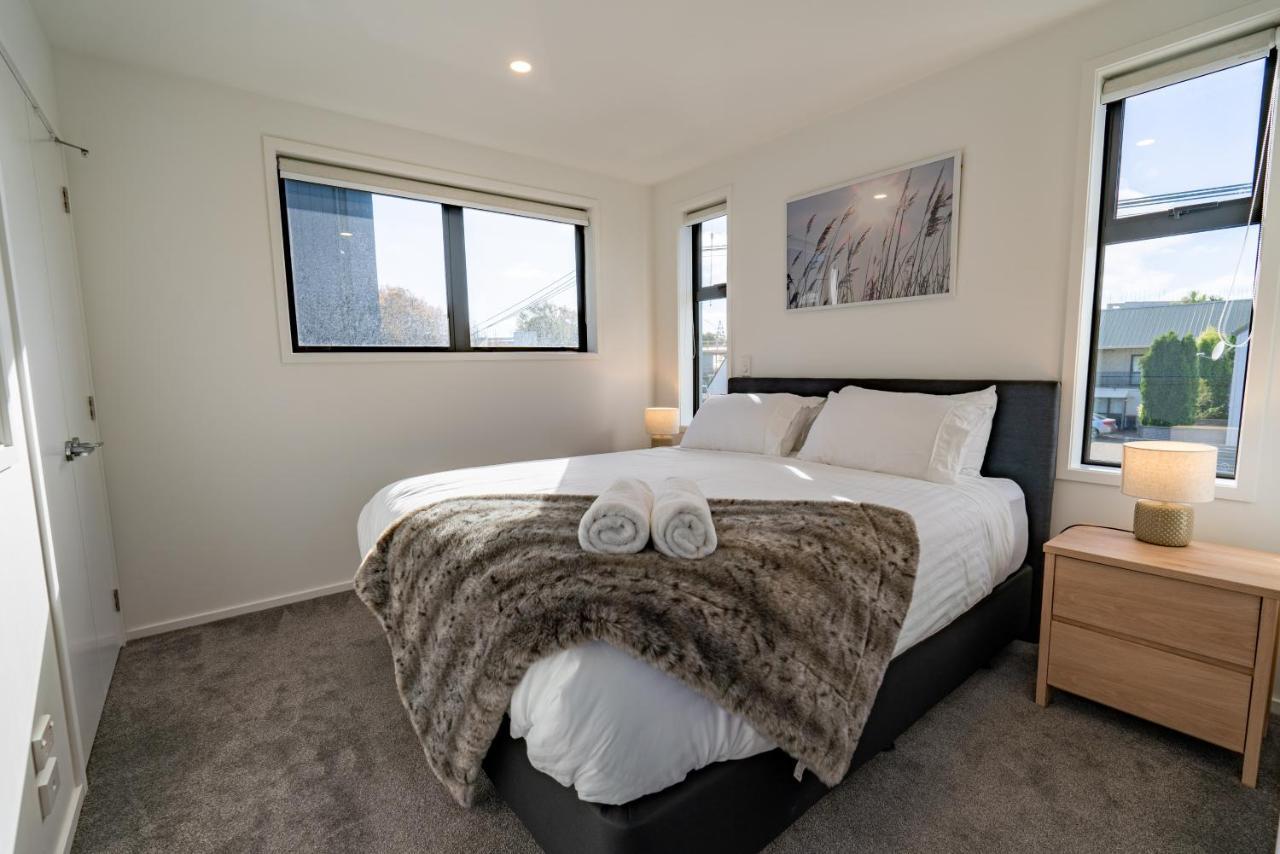 King Bed On Hagley Park Corner In The Cbd Apartment Christchurch Exterior foto